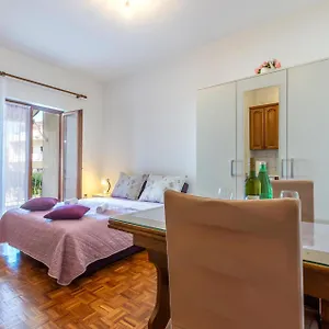  Appartement Lovely In Stobrec With Wifi